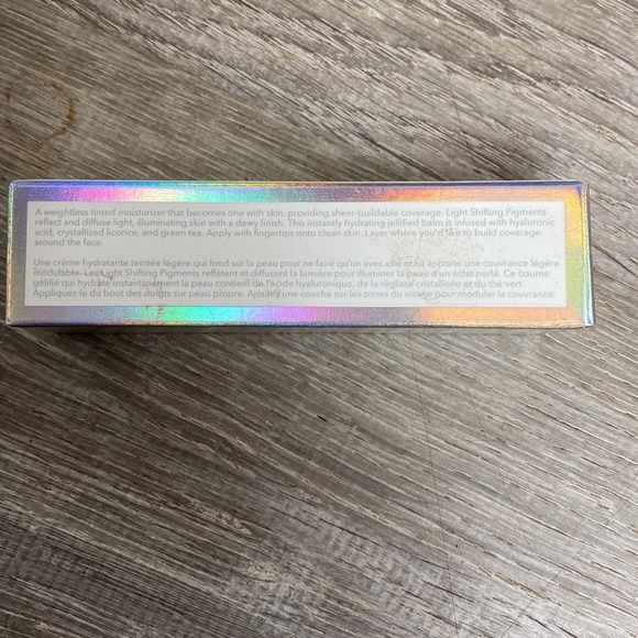 Becca light shifter dewing tent illuminating coverage - Picture 2 of 2